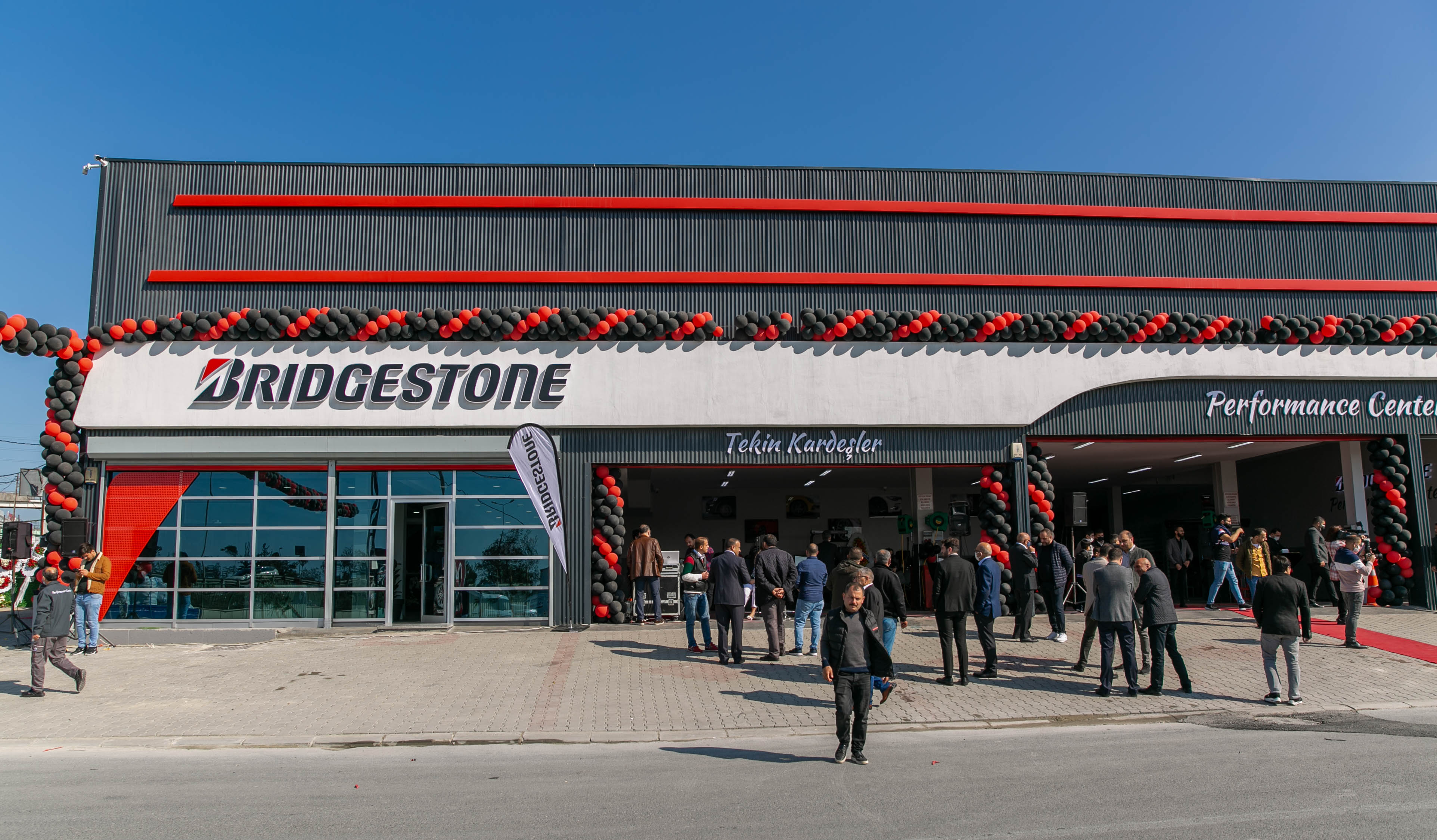 Türkiye’de ilk: Bridgestone’un ayrıcalıklı hizmet konseptli mağazası Performance Center açıldı